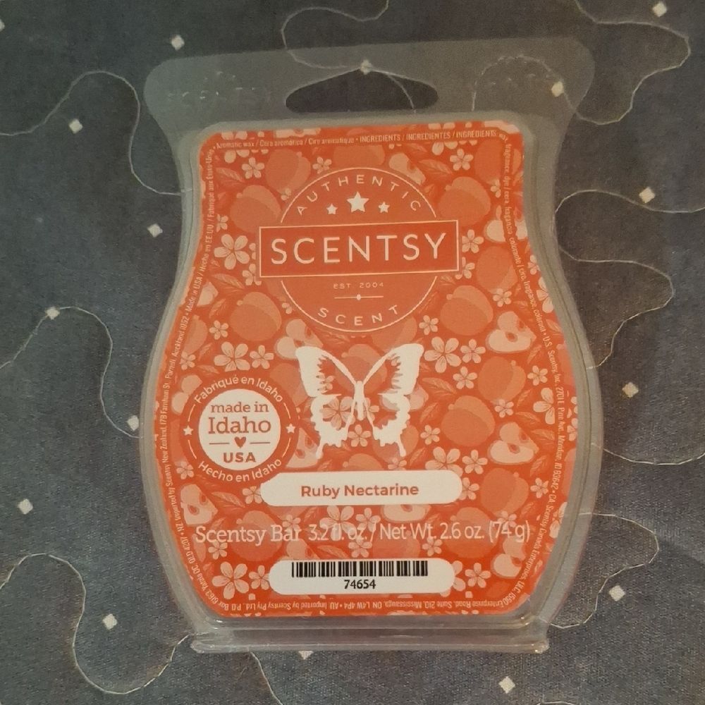 Scensty Ruby Nectarine Wax bar